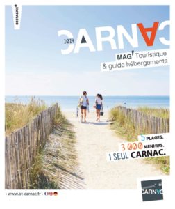 Couverture magazine touristique et guide hébergements office de tourisme de Carnac 2024