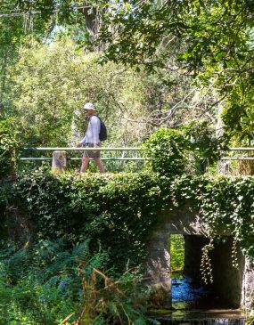 Couple sur le circuit du Tro Vraz à Carnac, ruisseau le Gouyanzeur